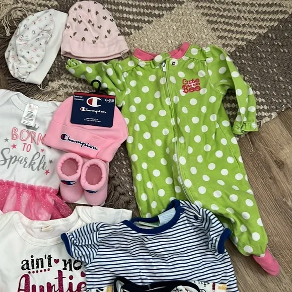 0-3 Months Baby Girl Clothing Bundle - Champion Hat & Booties - Picture 5 of 5